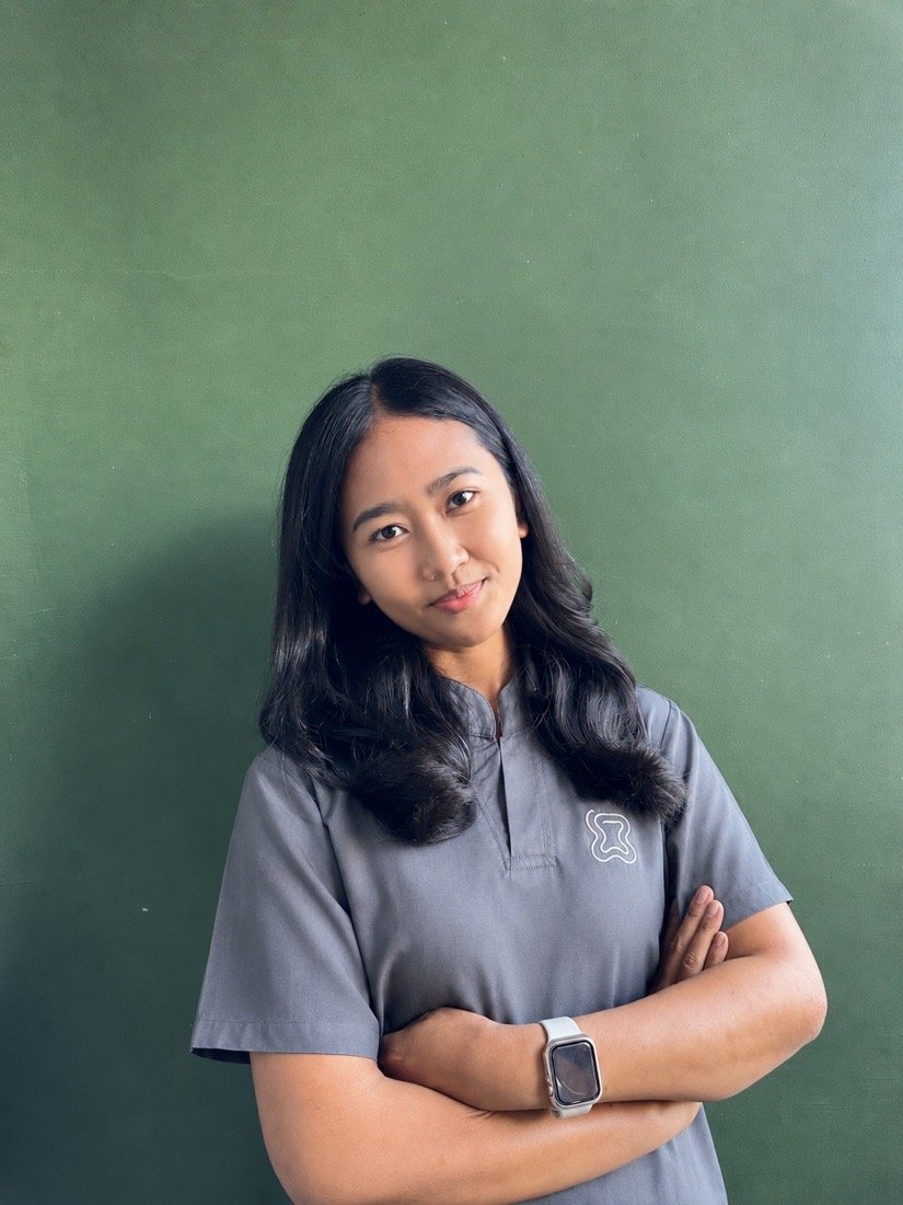 drg. Komang Dina Sintyadewi at FLOSS Dental Studio